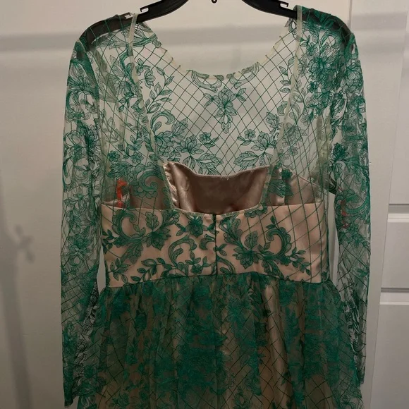 Monique Lhuillier embroidered gown - Picture 2 of 4